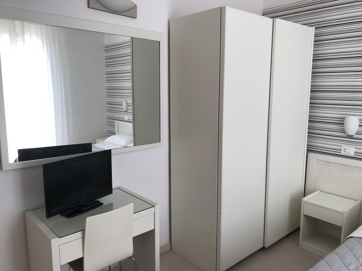 Hotel Stella Polare Rimini Kültér fotó